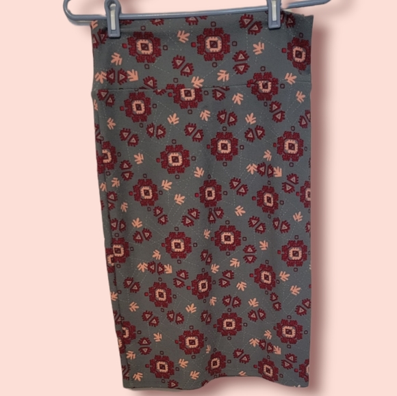 LuLaRoe Dresses & Skirts - 5/$25 Lularoe Cassie skirt